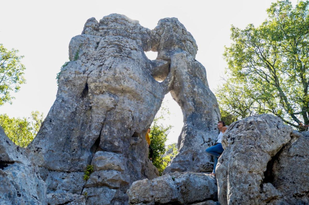 Les Locs Du Grazel Villa Ruoms Dış mekan fotoğraf